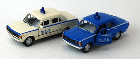 DROMADER Auto metalowe WELLY 1:34 PRL FIAT 125P MILICJA